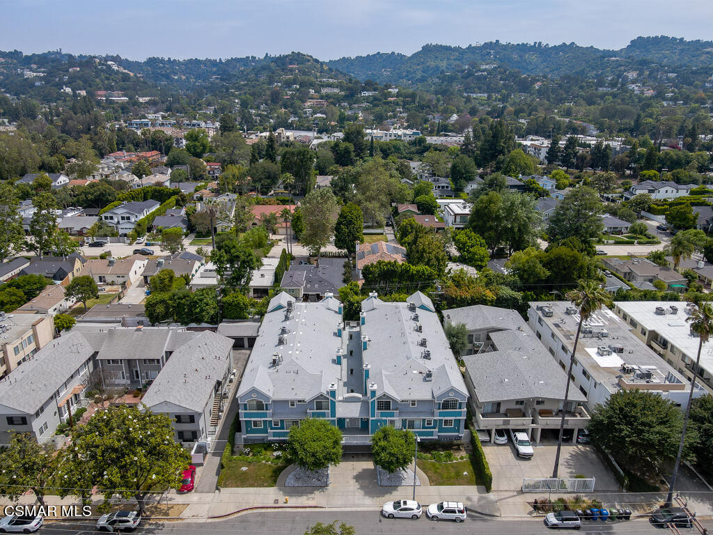 13030 Moorpark Street, 1