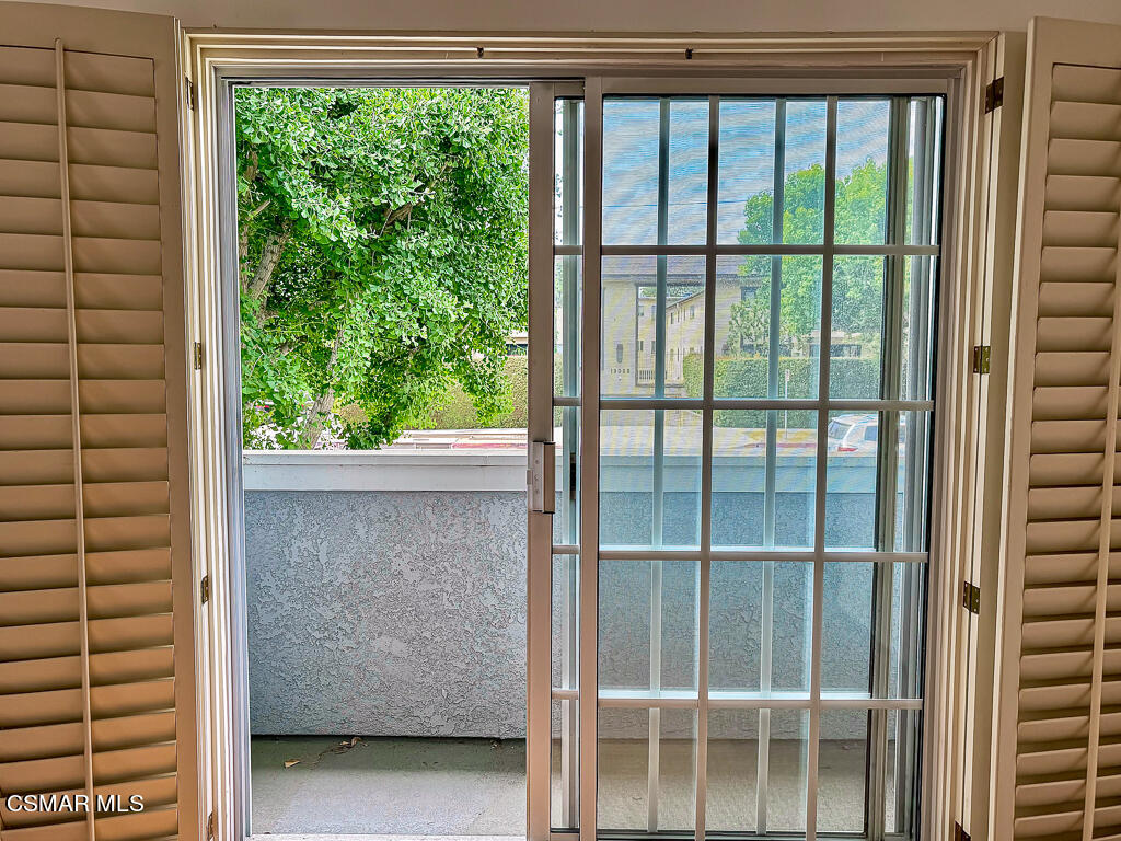 13030 Moorpark Street, 1