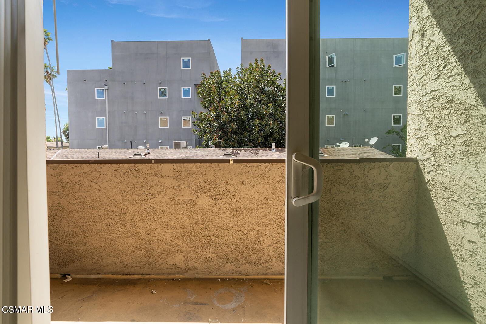 14607 Erwin Street, 106