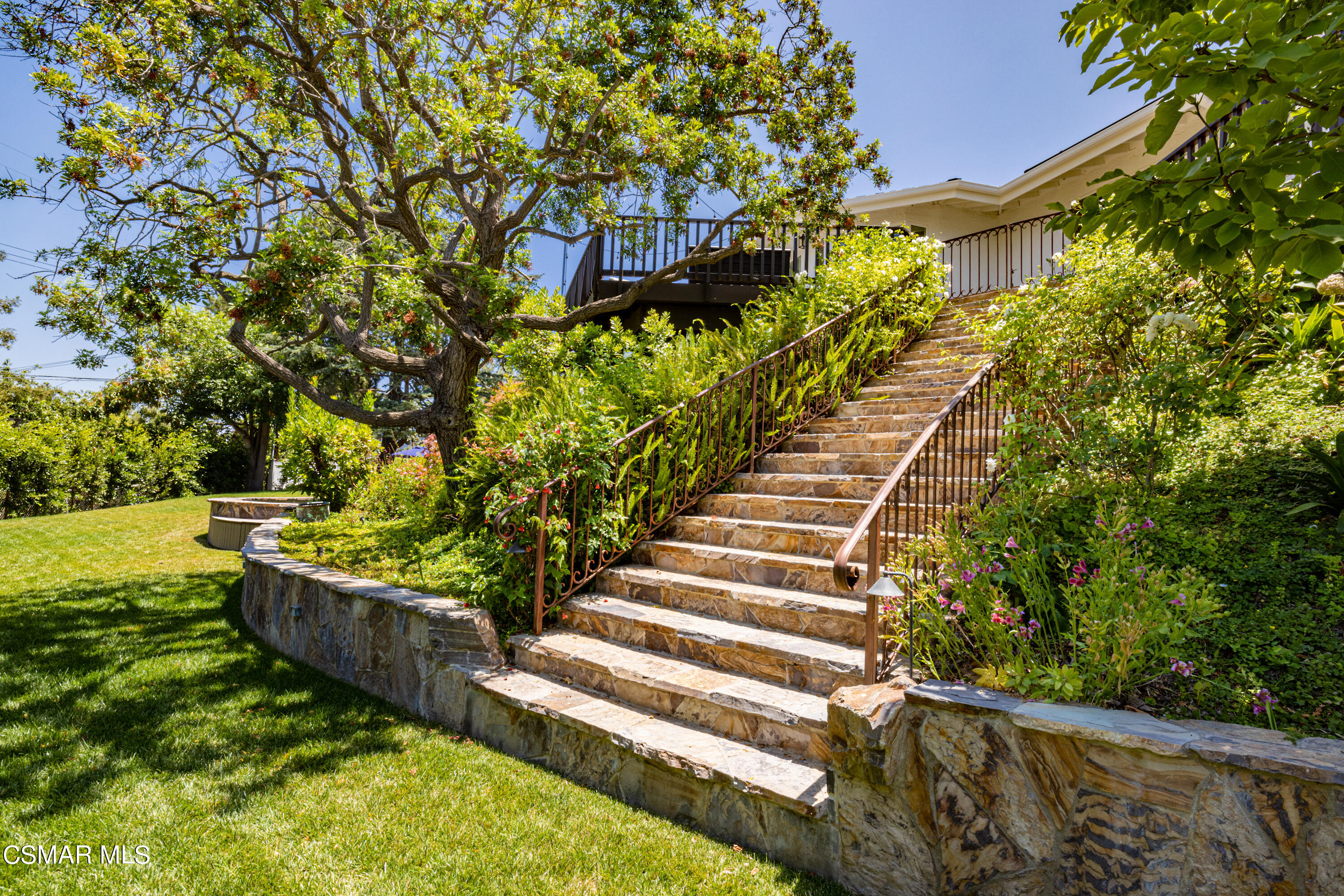 1381 La Peresa Drive