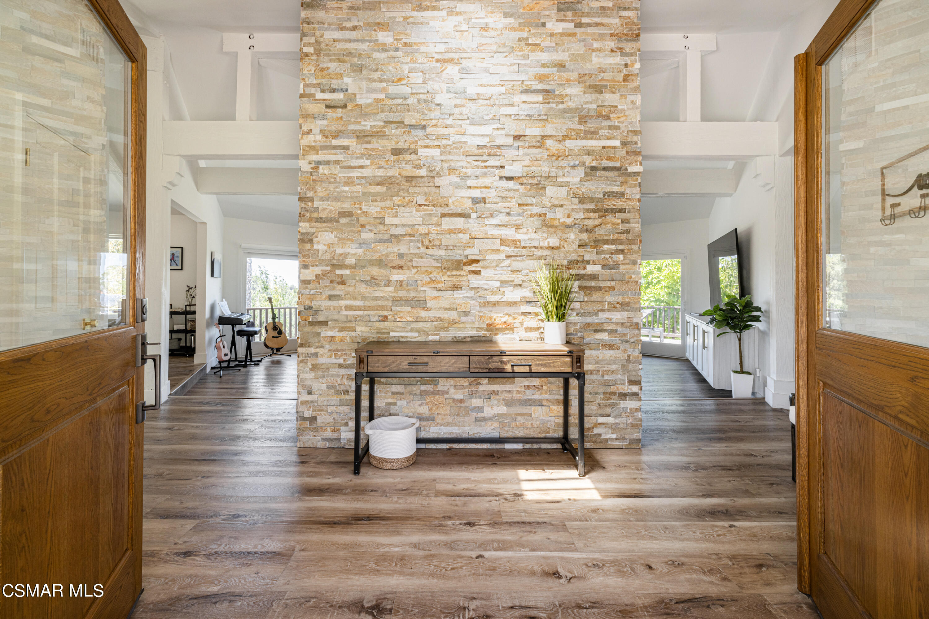 1381 La Peresa Drive