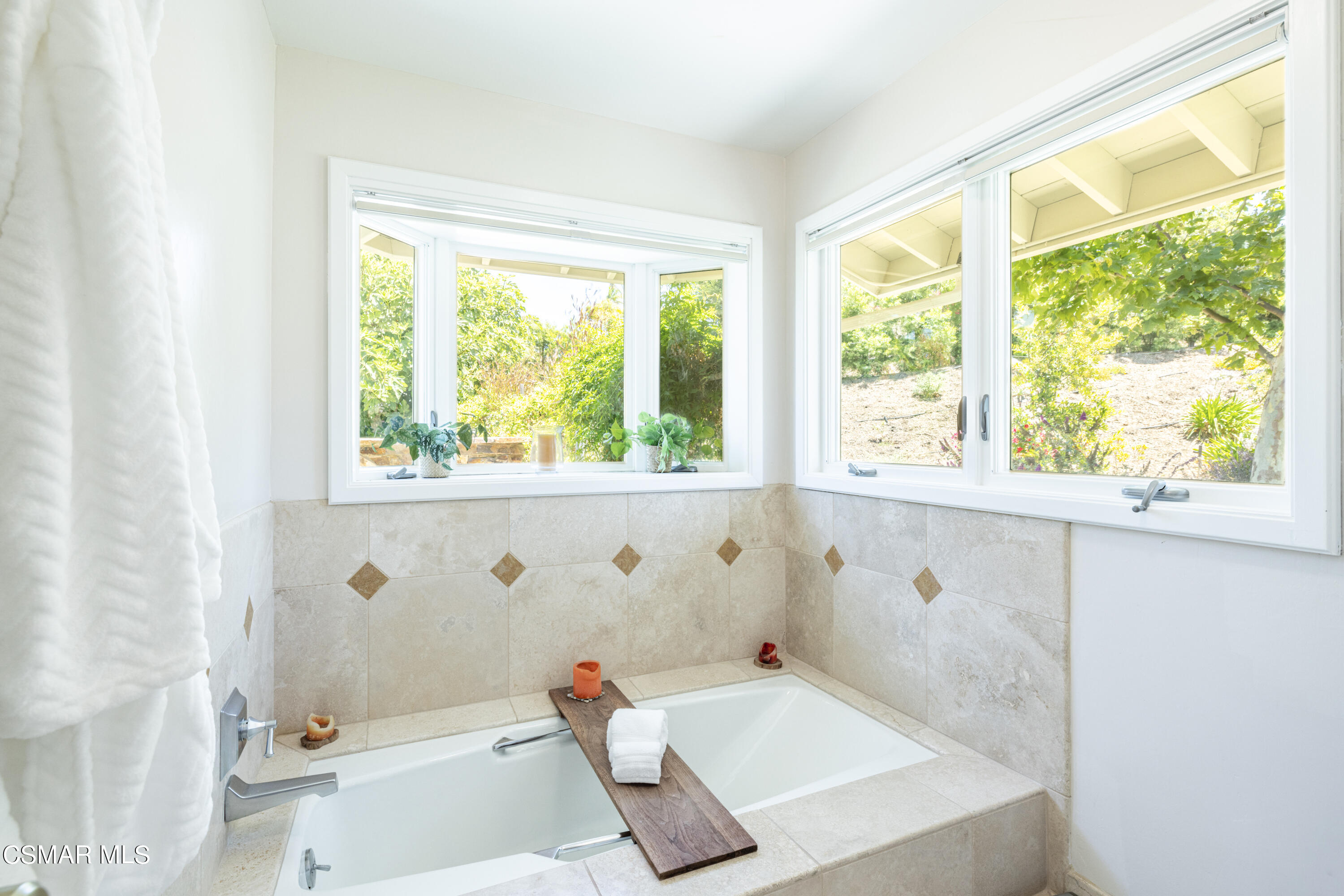 1381 La Peresa Drive