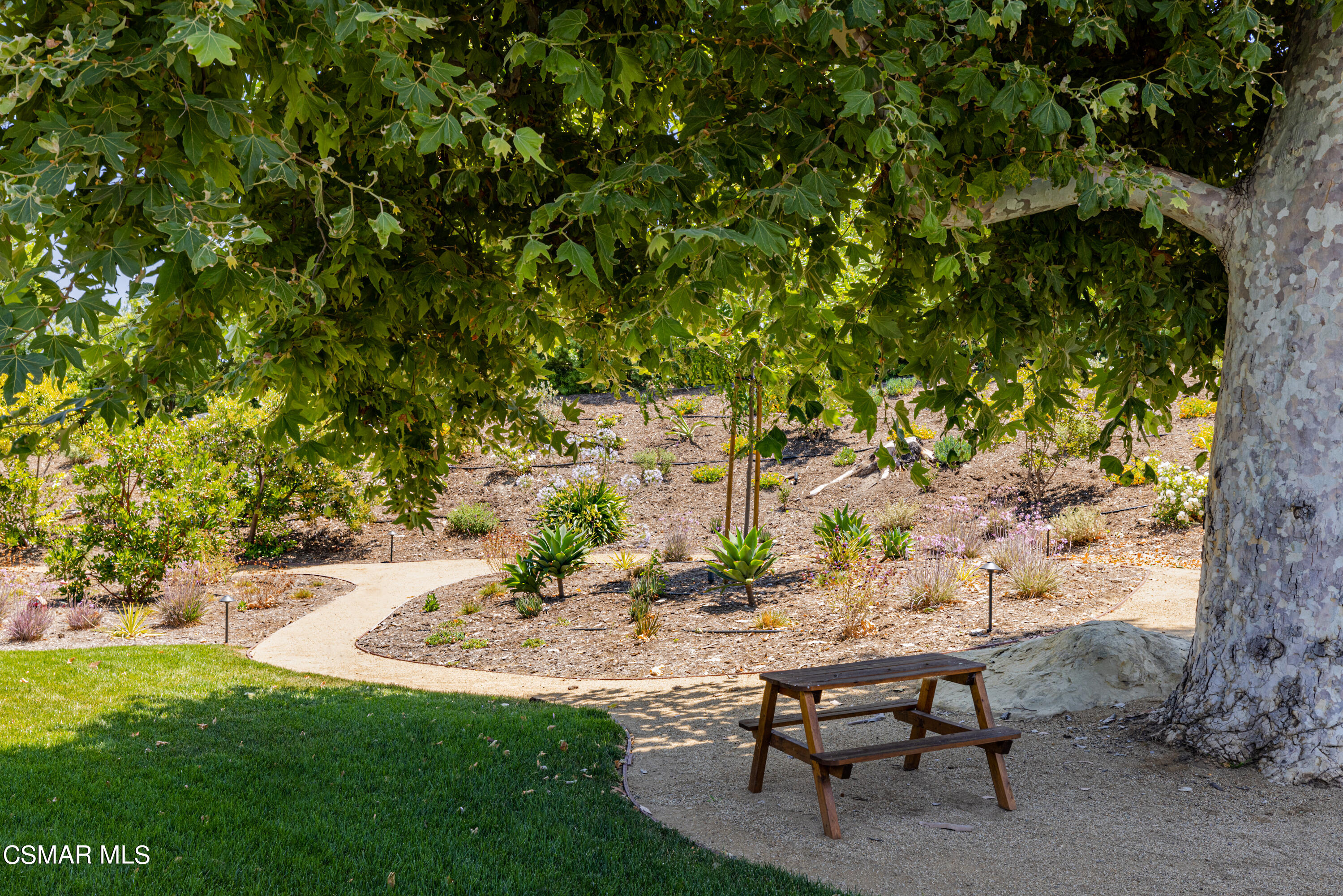 1381 La Peresa Drive