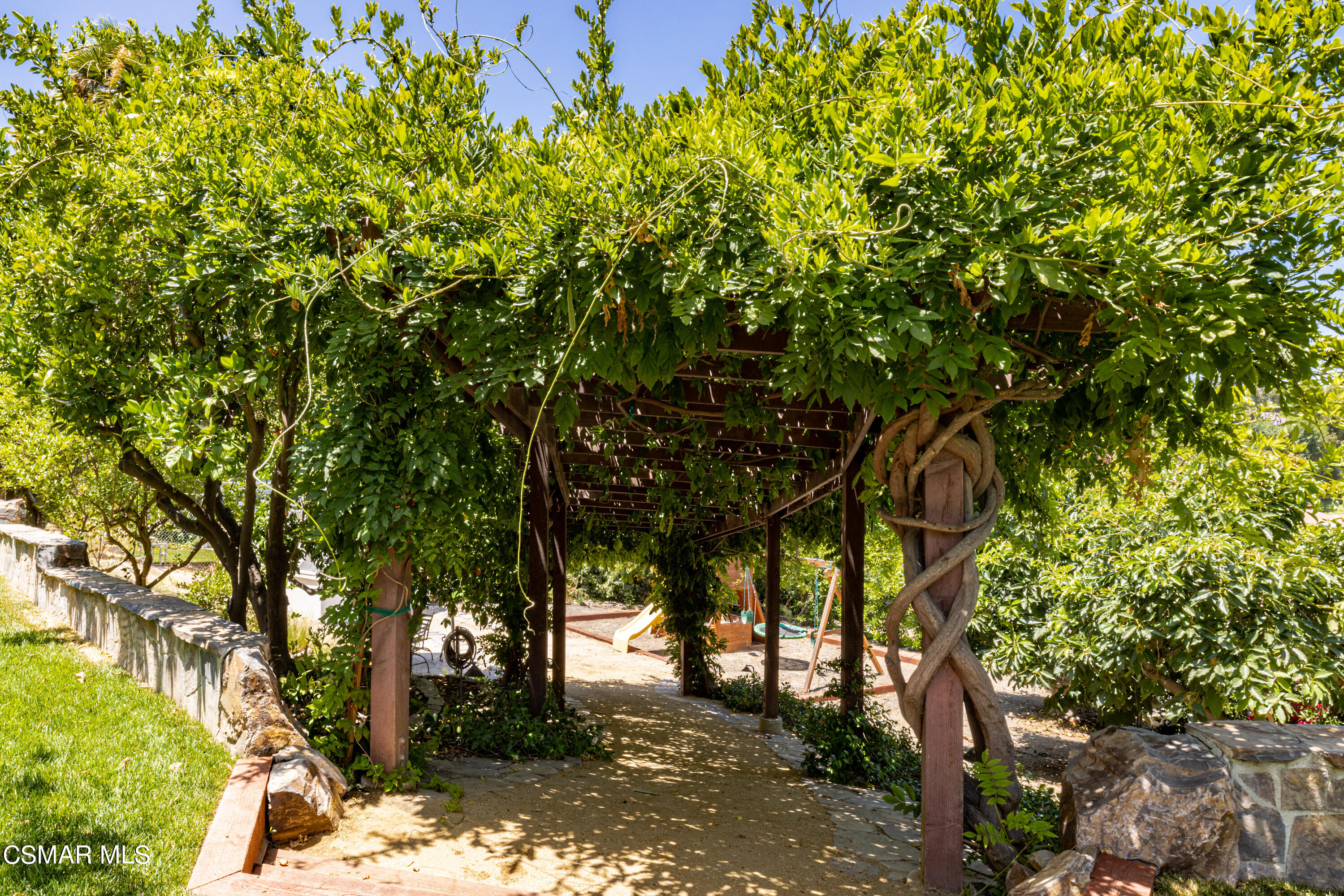 1381 La Peresa Drive