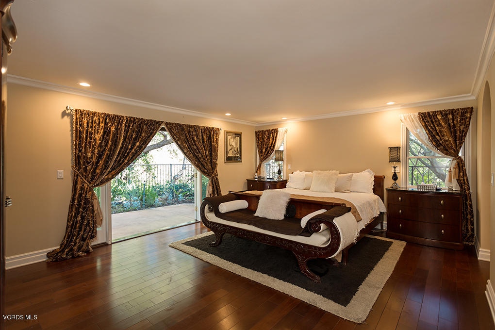 4090 Cresthaven Drive