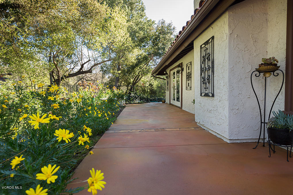 4090 Cresthaven Drive