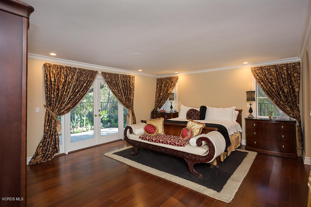 4090 Cresthaven Drive