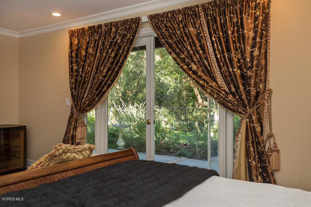 4090 Cresthaven Drive