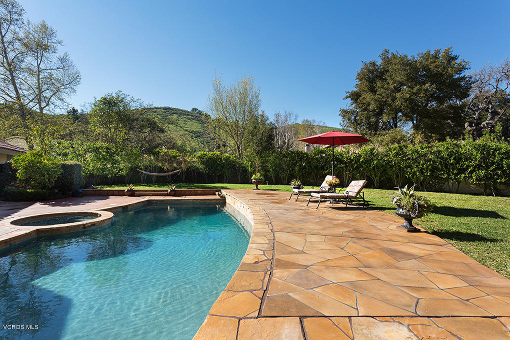 4090 Cresthaven Drive