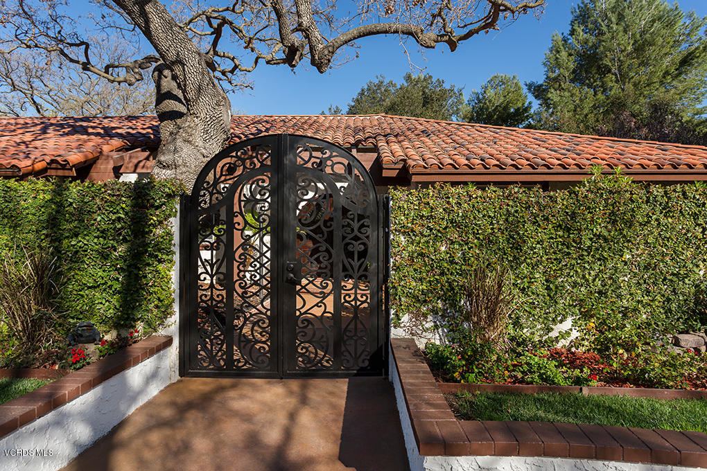 4090 Cresthaven Drive