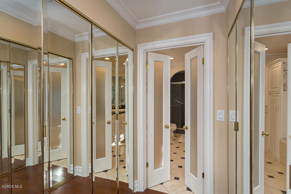 4090 Cresthaven Drive