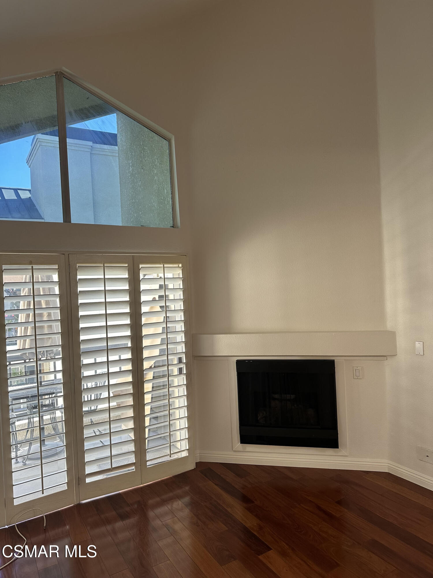 5525 Canoga Avenue, 307