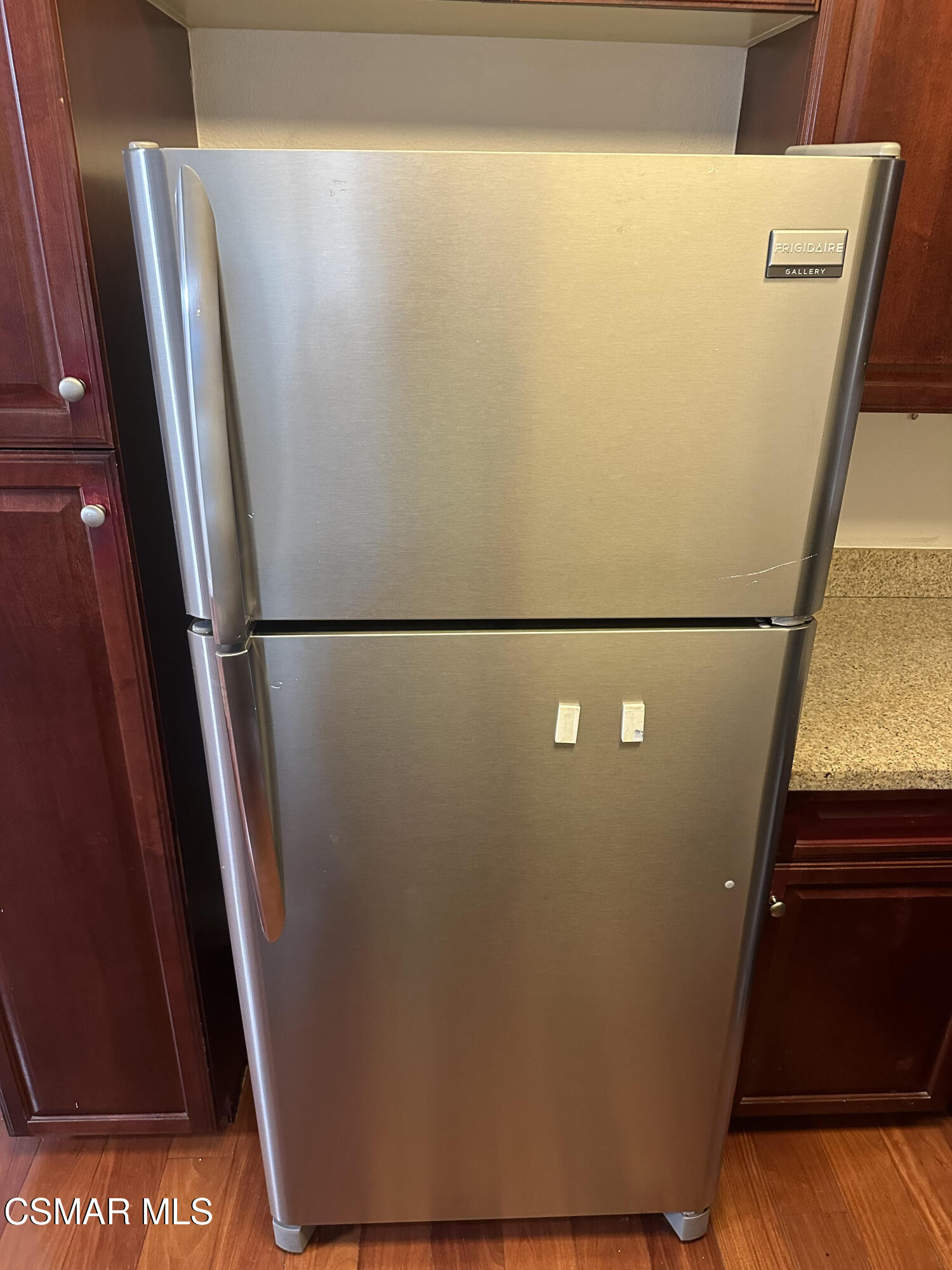 5525 Canoga Avenue, 307