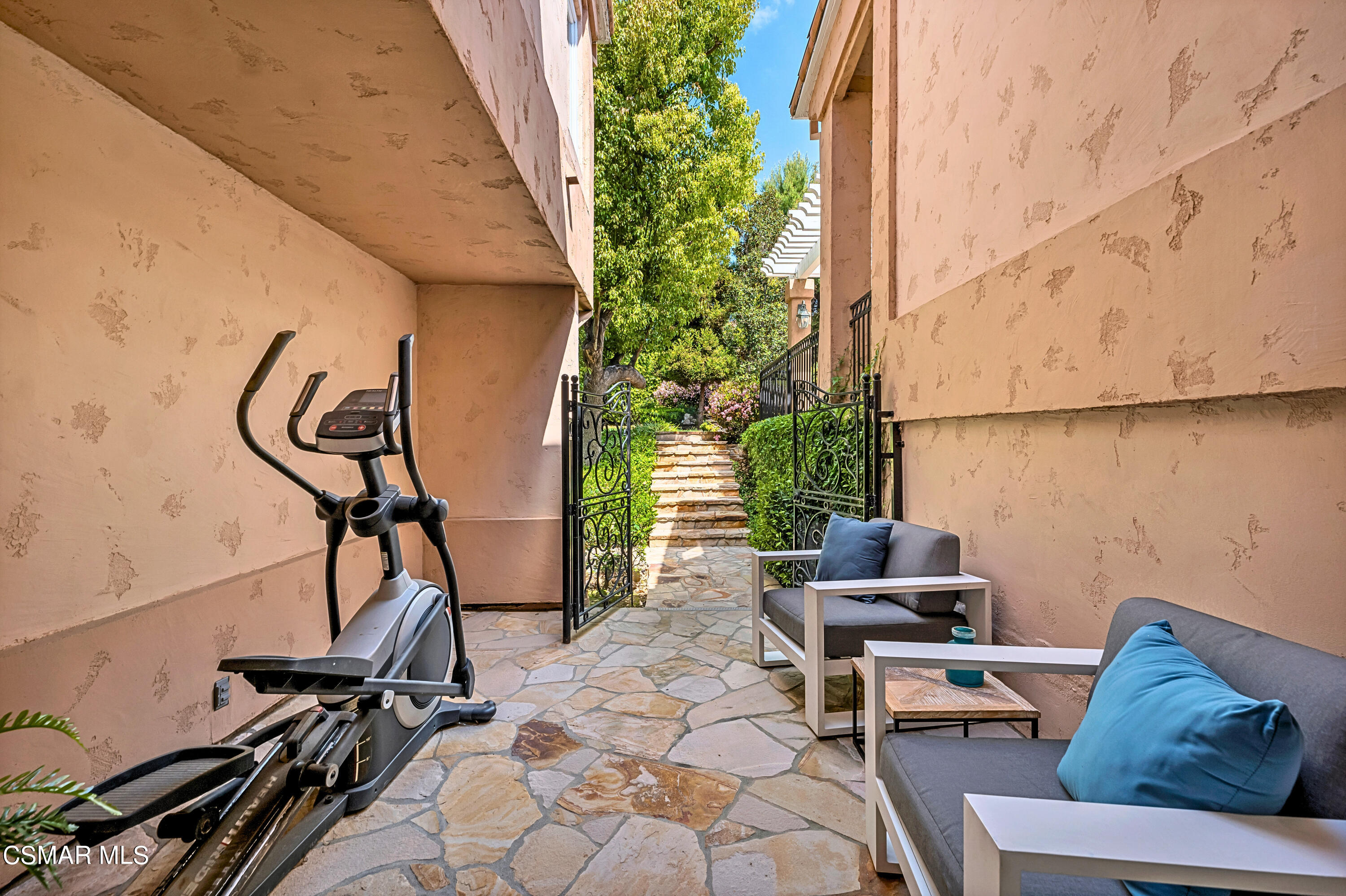 1687 Castlebridge Court