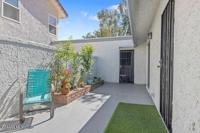 950 Quarterhorse Lane