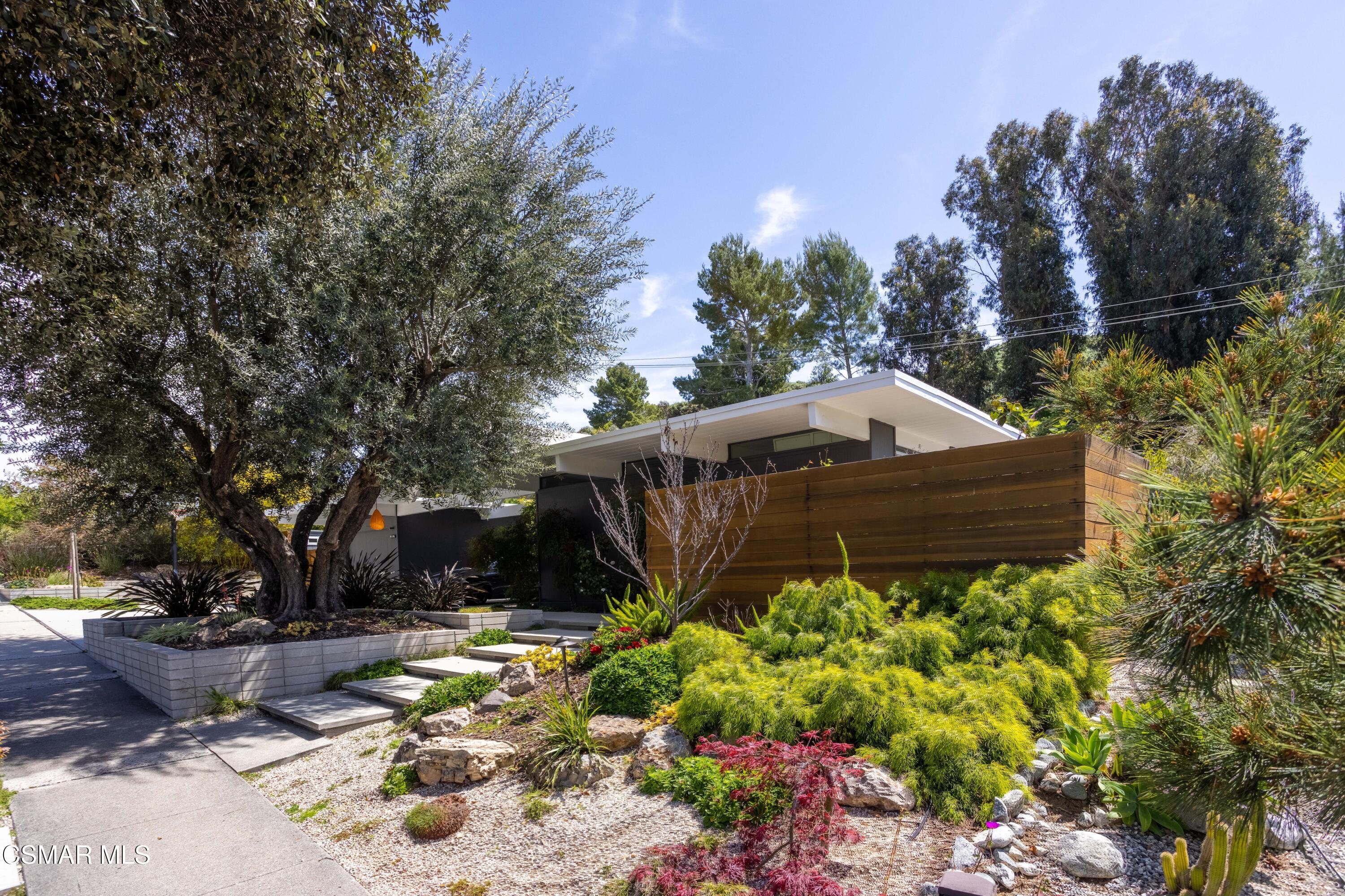 416 Camino Manzanas
