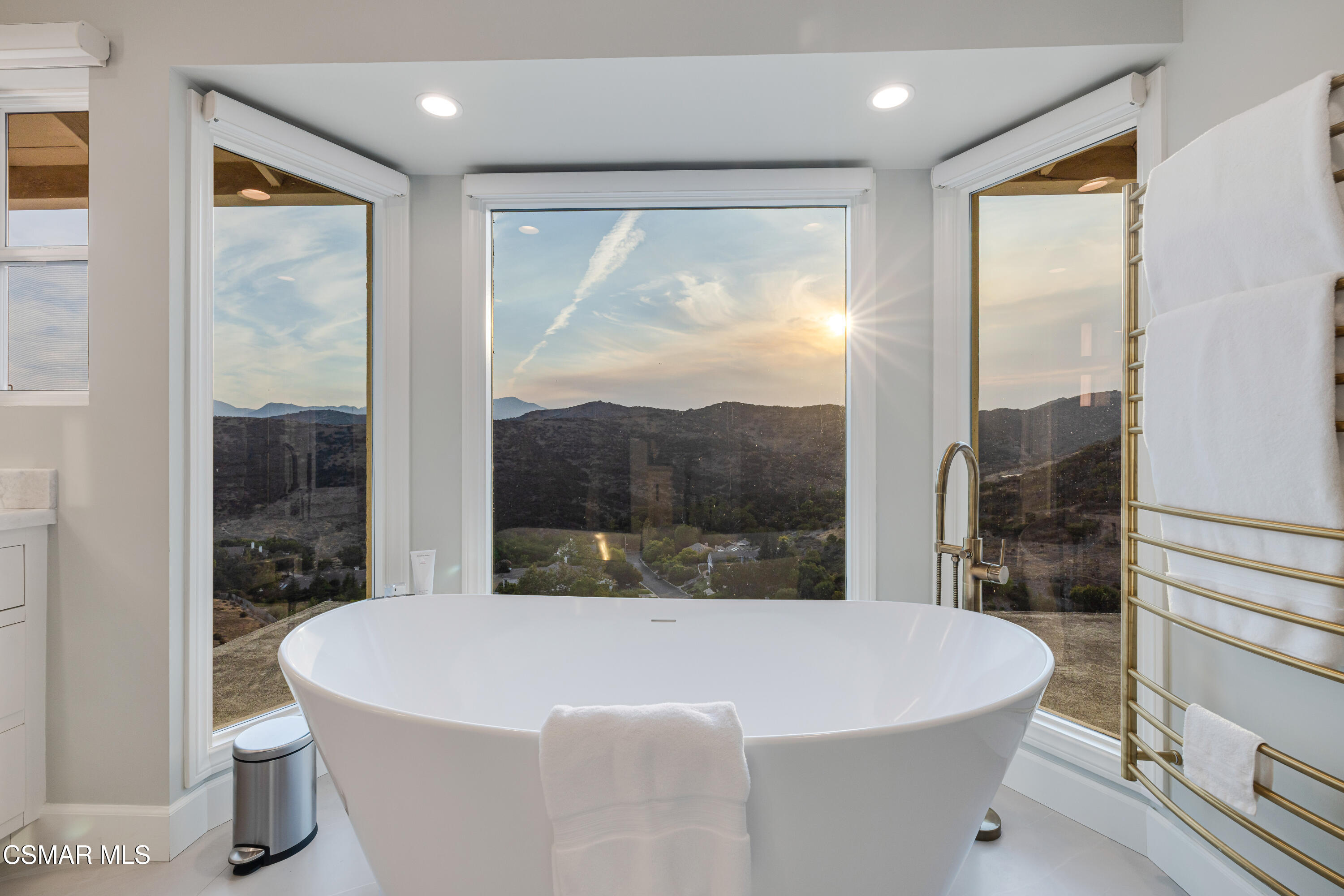 1660 Valecroft Avenue