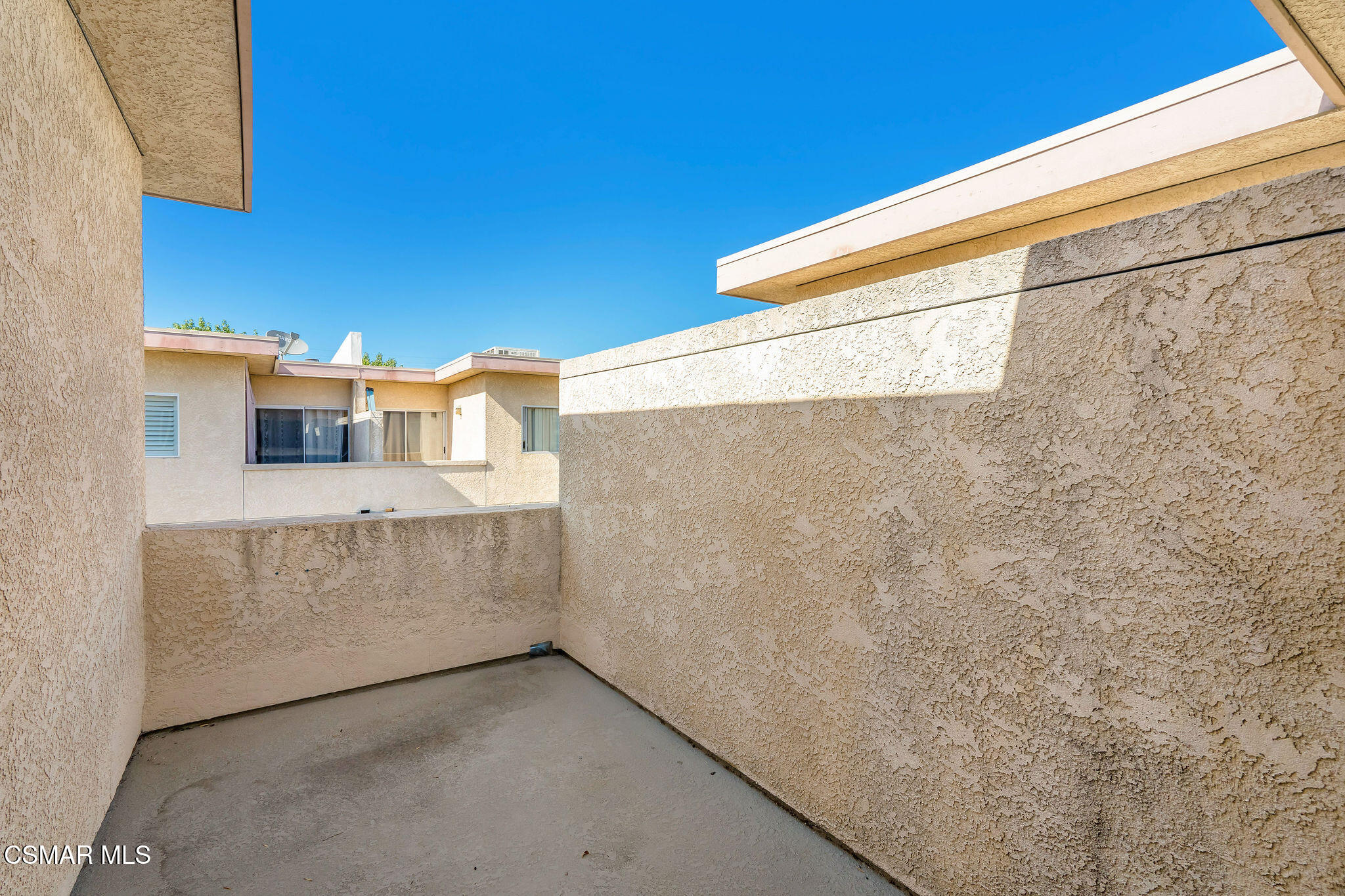 10215 Variel Avenue, 11