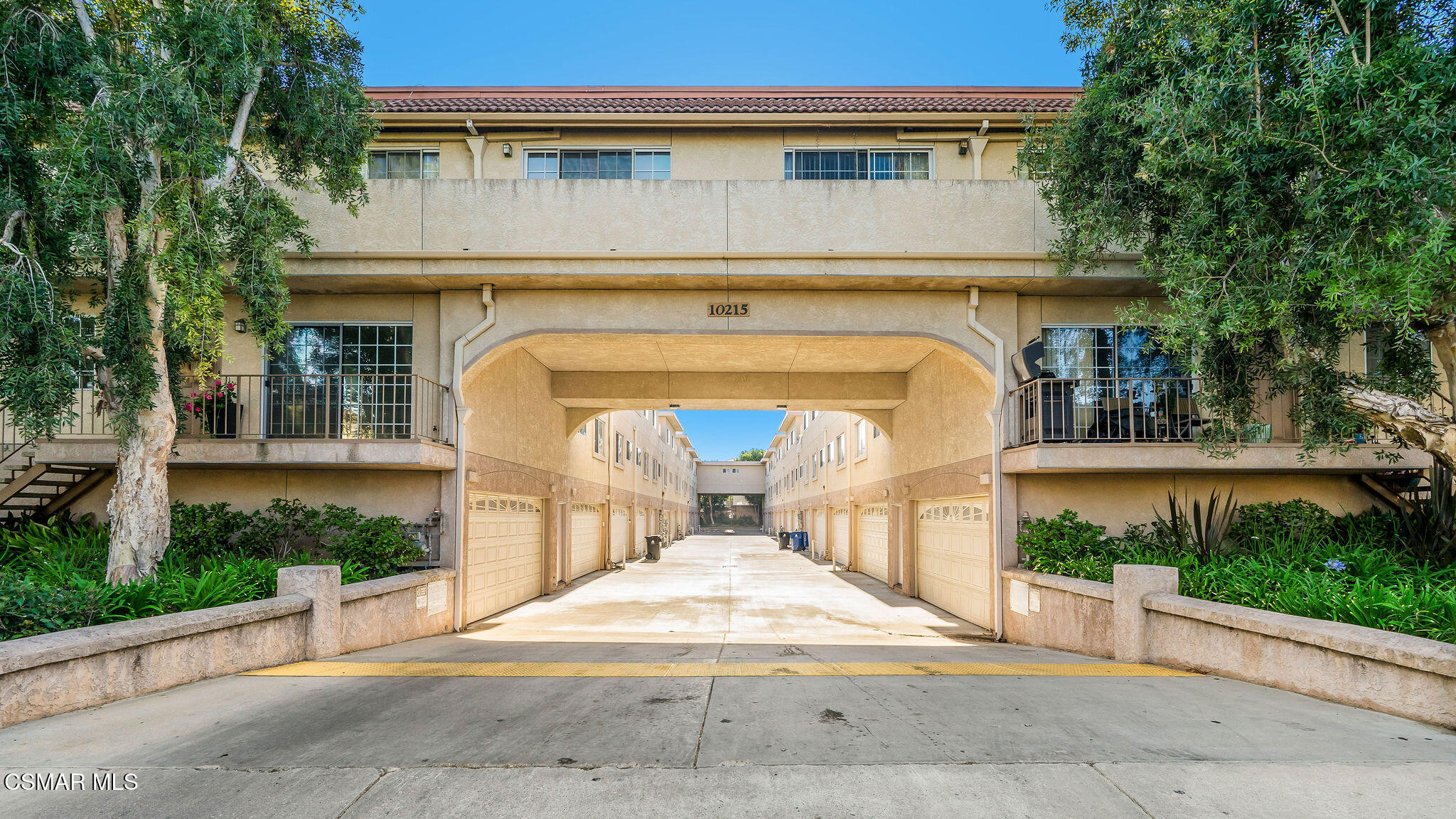 10215 Variel Avenue, 11