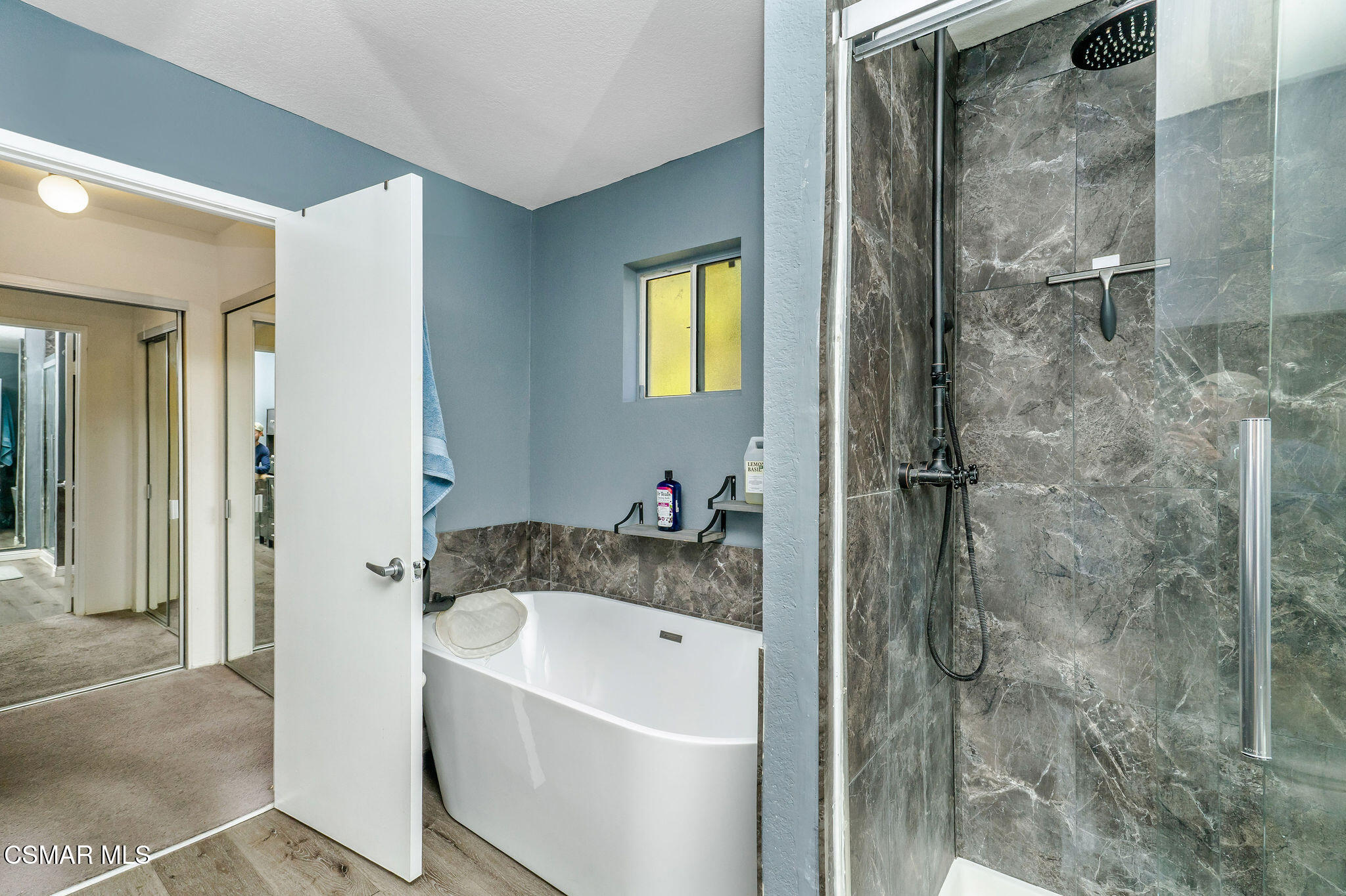 10215 Variel Avenue, 11