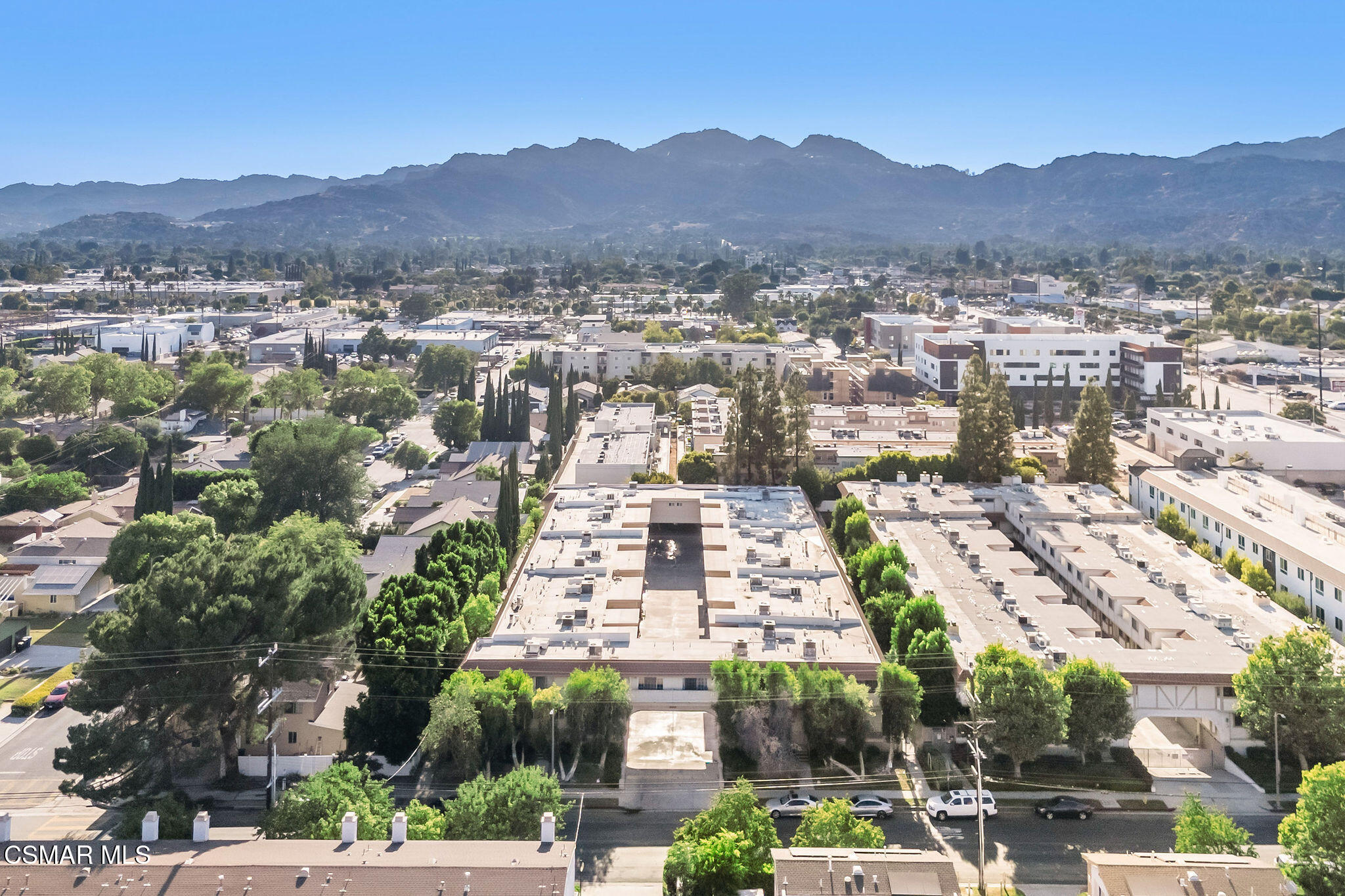 10215 Variel Avenue, 11