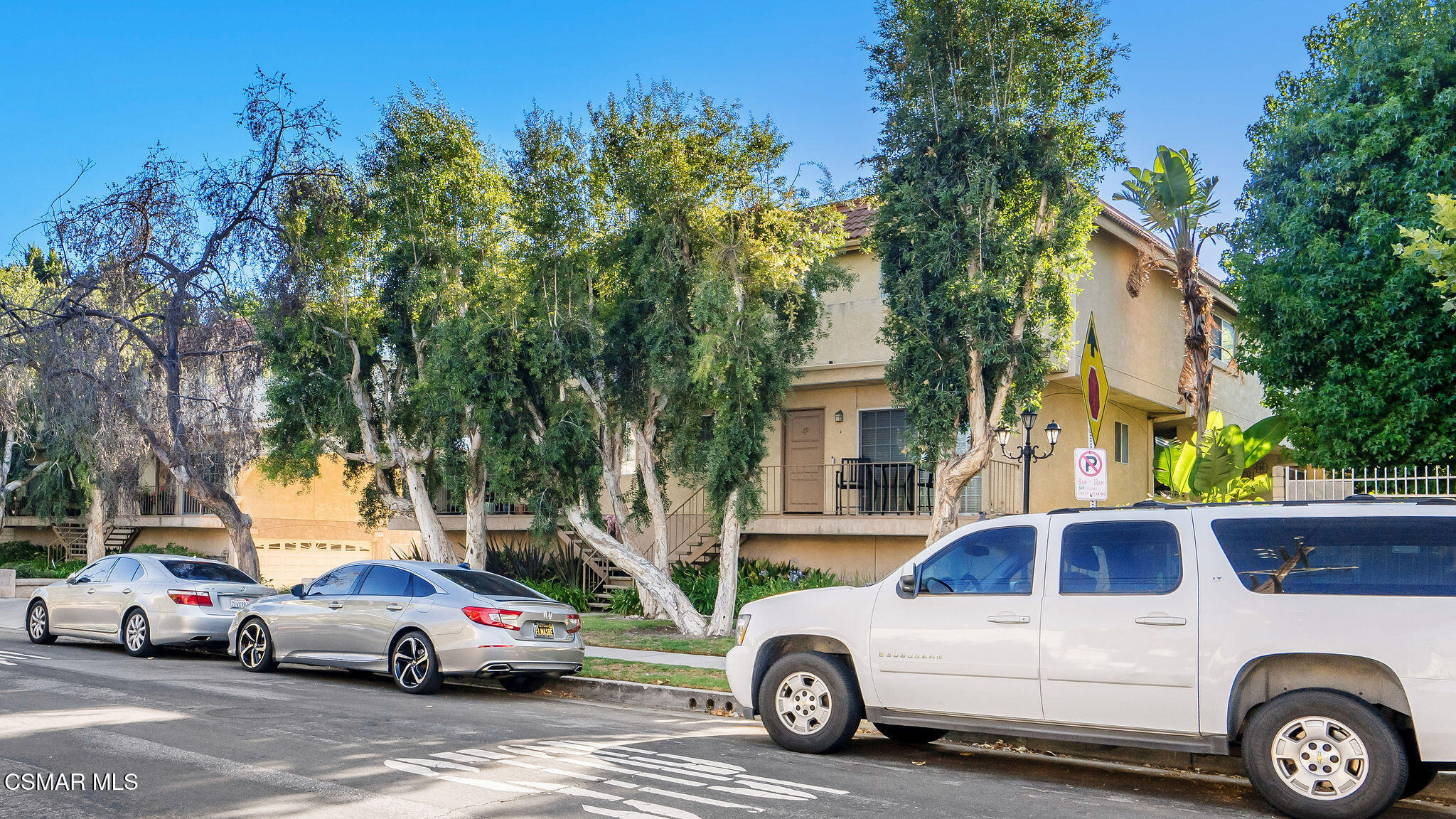 10215 Variel Avenue, 11