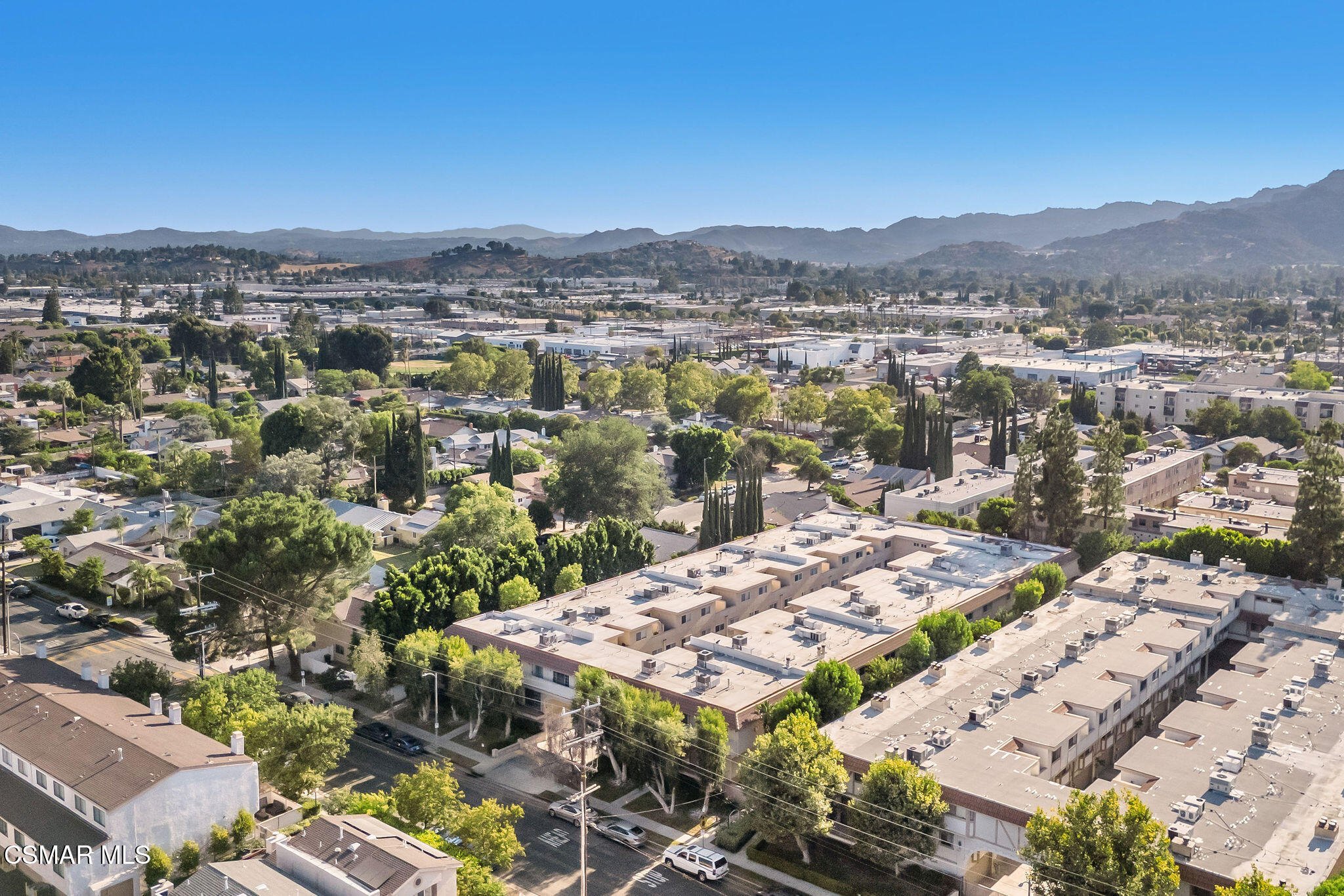 10215 Variel Avenue, 11