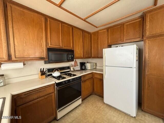 7430 Corbin Avenue, 19