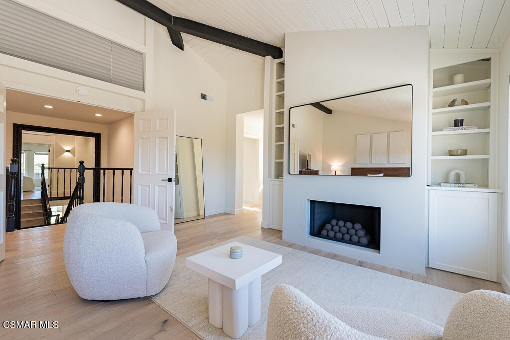 1725 Royal Saint George Drive, Westlake Village