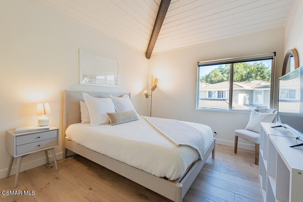 1725 Royal Saint George Drive, Westlake Village