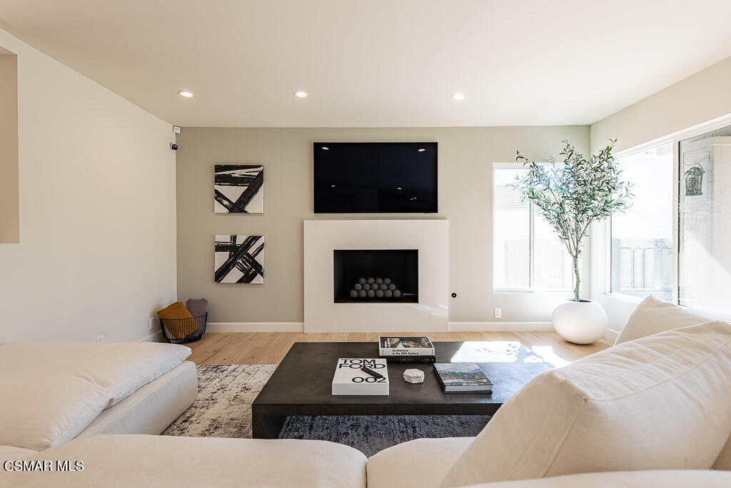 1725 Royal Saint George Drive, Westlake Village