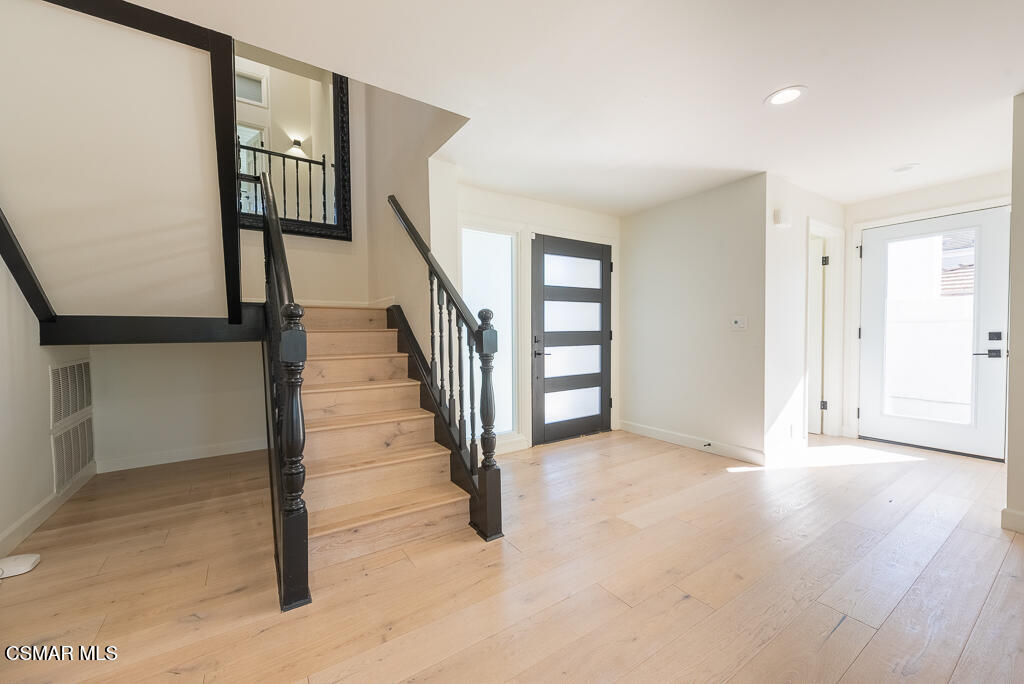 1725 Royal Saint George Drive, Westlake Village