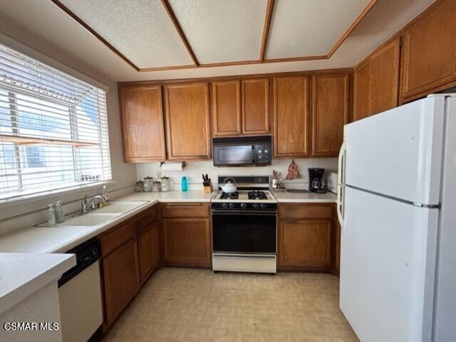 7430 Corbin Avenue, 19 19