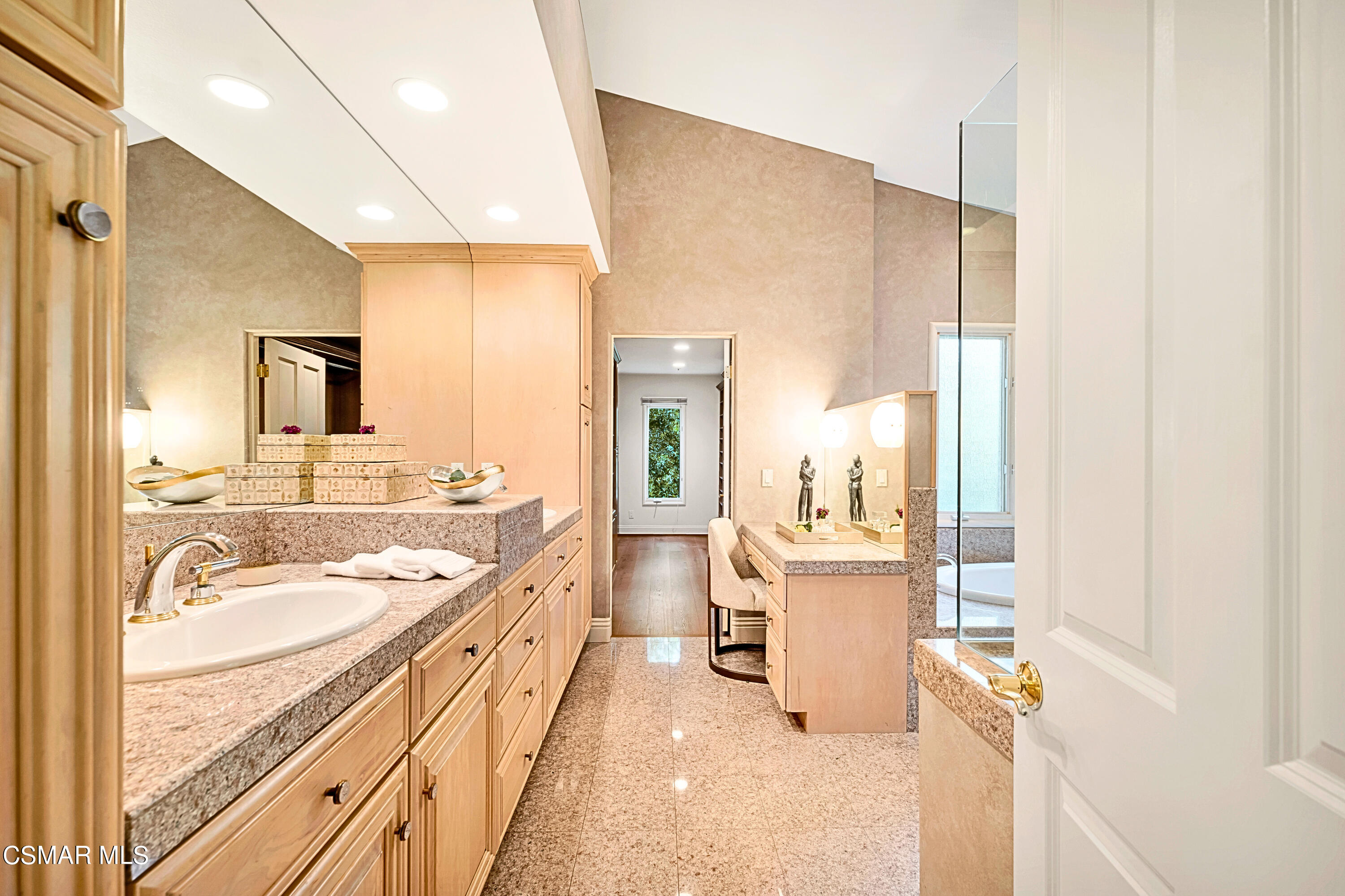 1687 Castlebridge Court