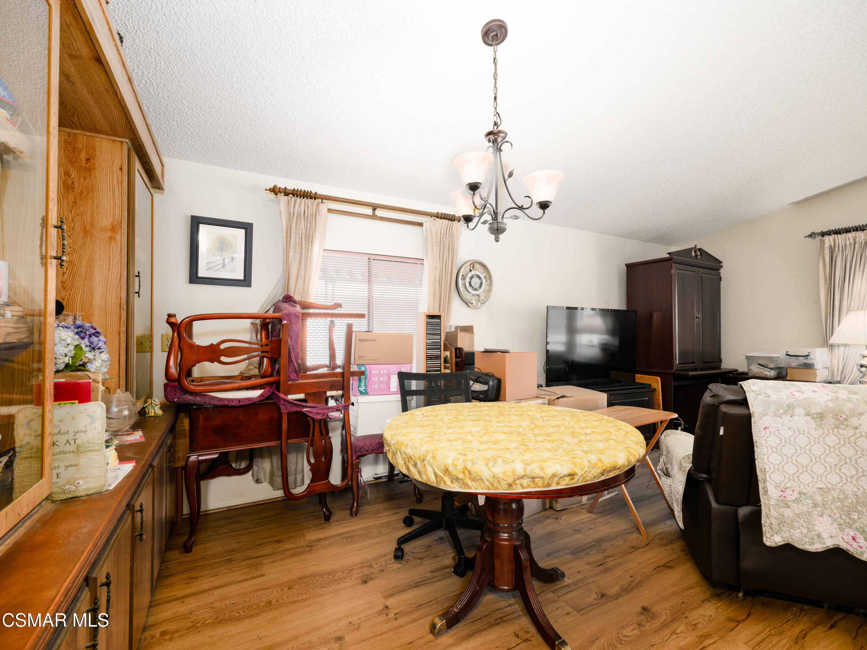 12401 Filmore Street, 731