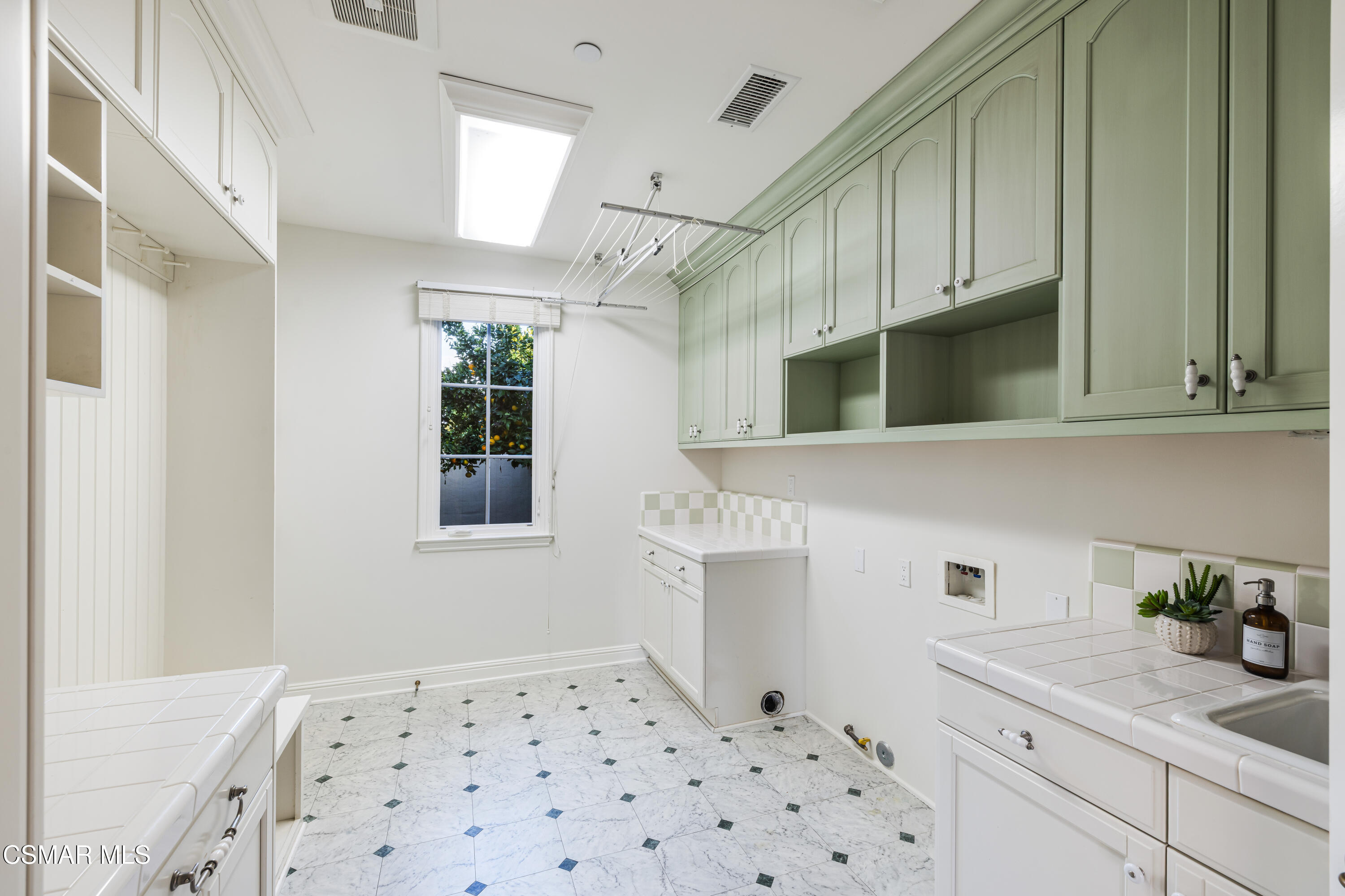 4287 Skywalker Drive