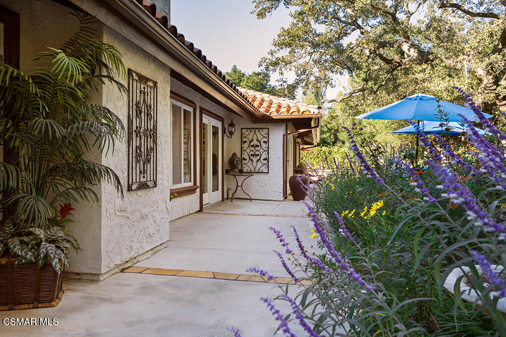 4090 Cresthaven Drive