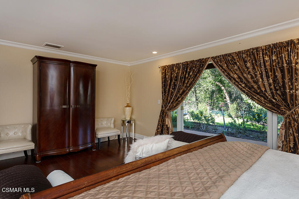 4090 Cresthaven Drive