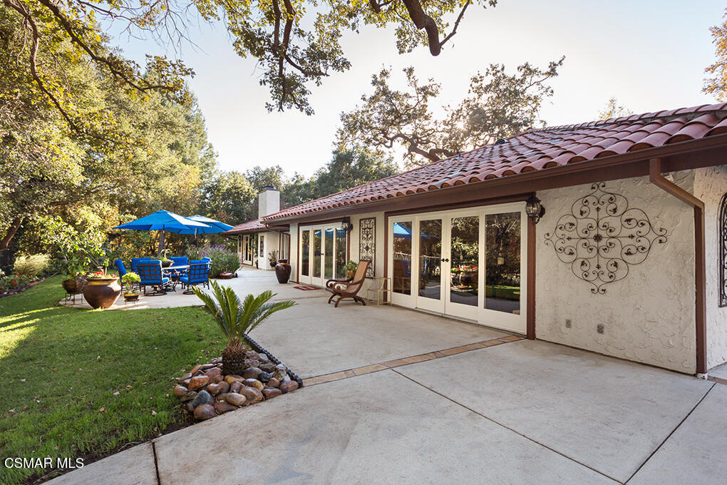 4090 Cresthaven Drive