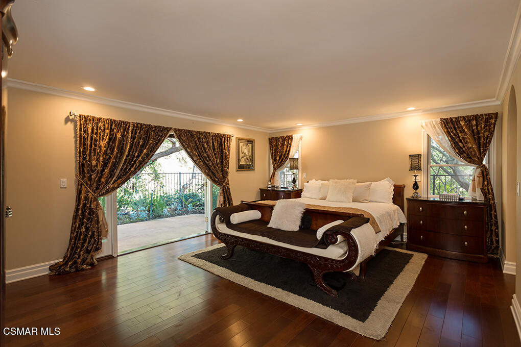 4090 Cresthaven Drive