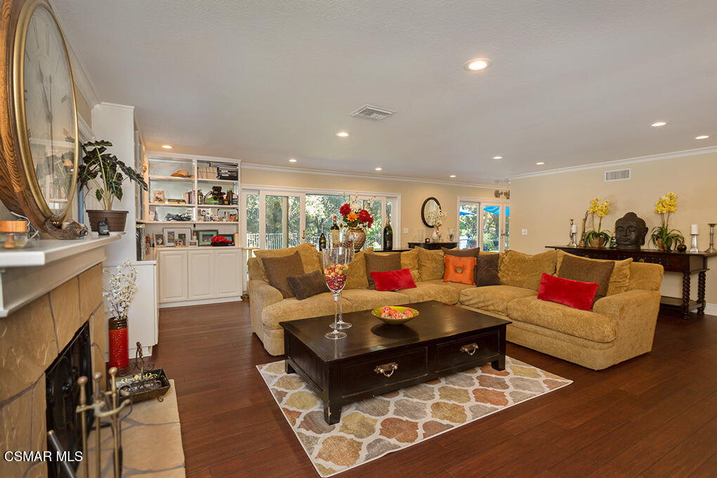 4090 Cresthaven Drive