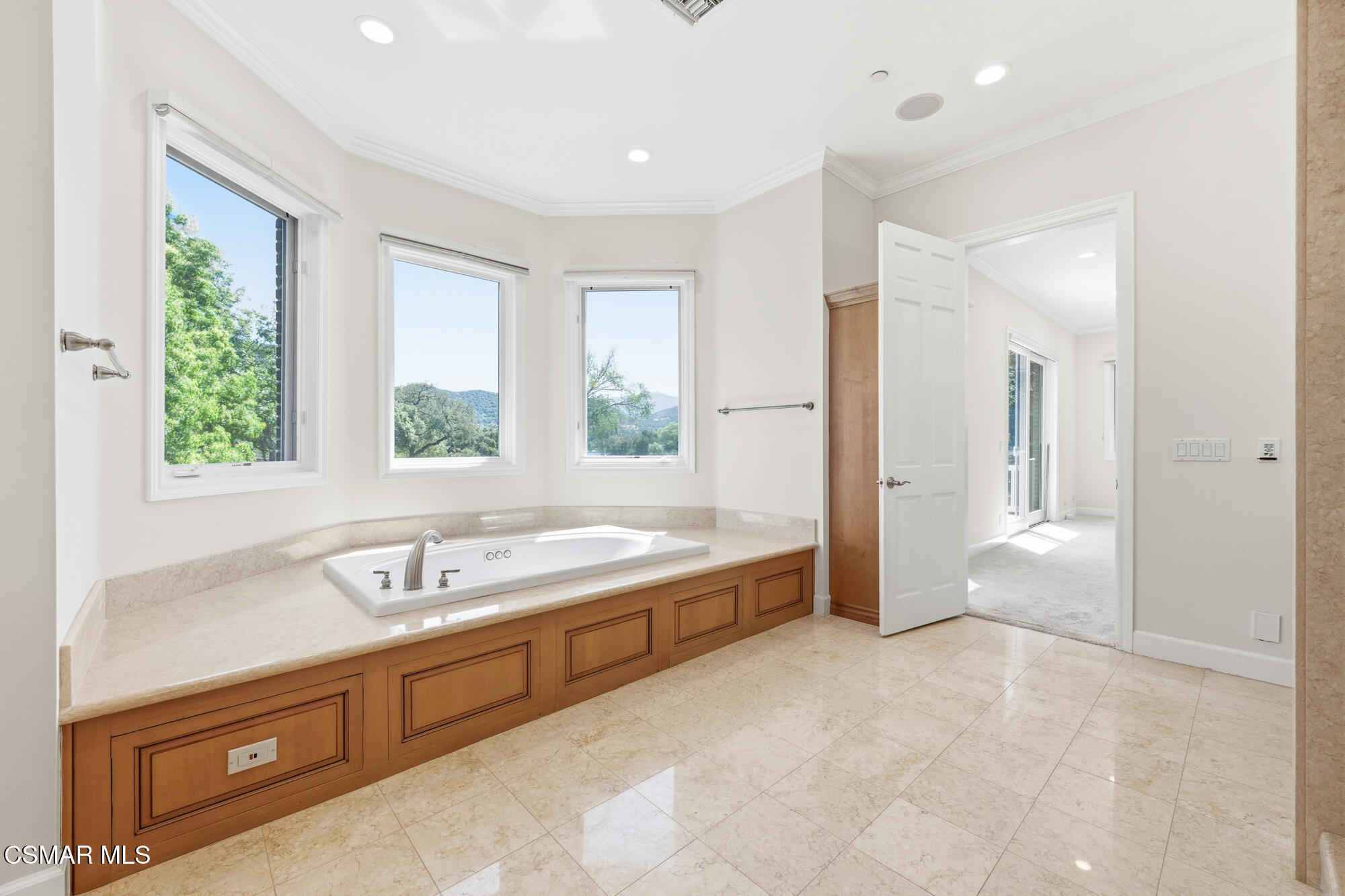 196 Lake Sherwood Drive