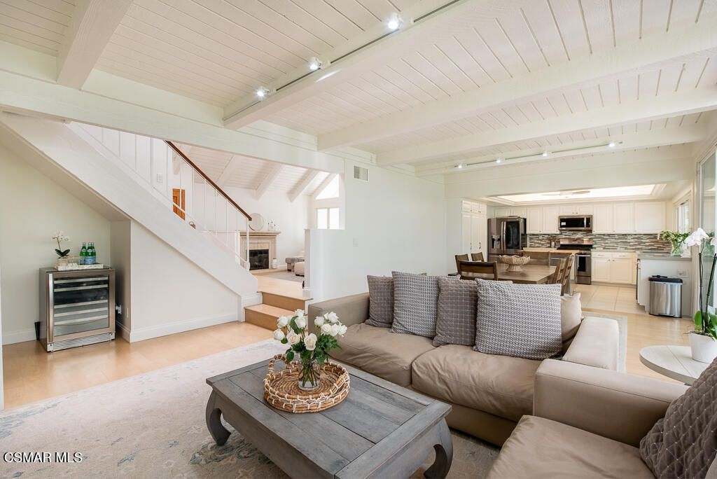 2339 E Meadowland Court