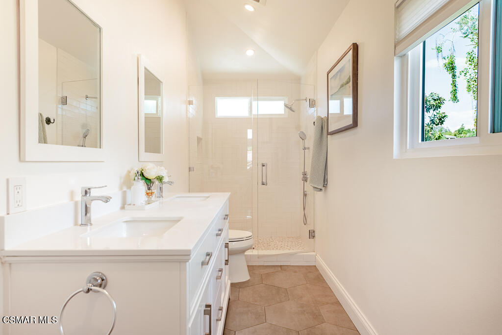 2339 E Meadowland Court