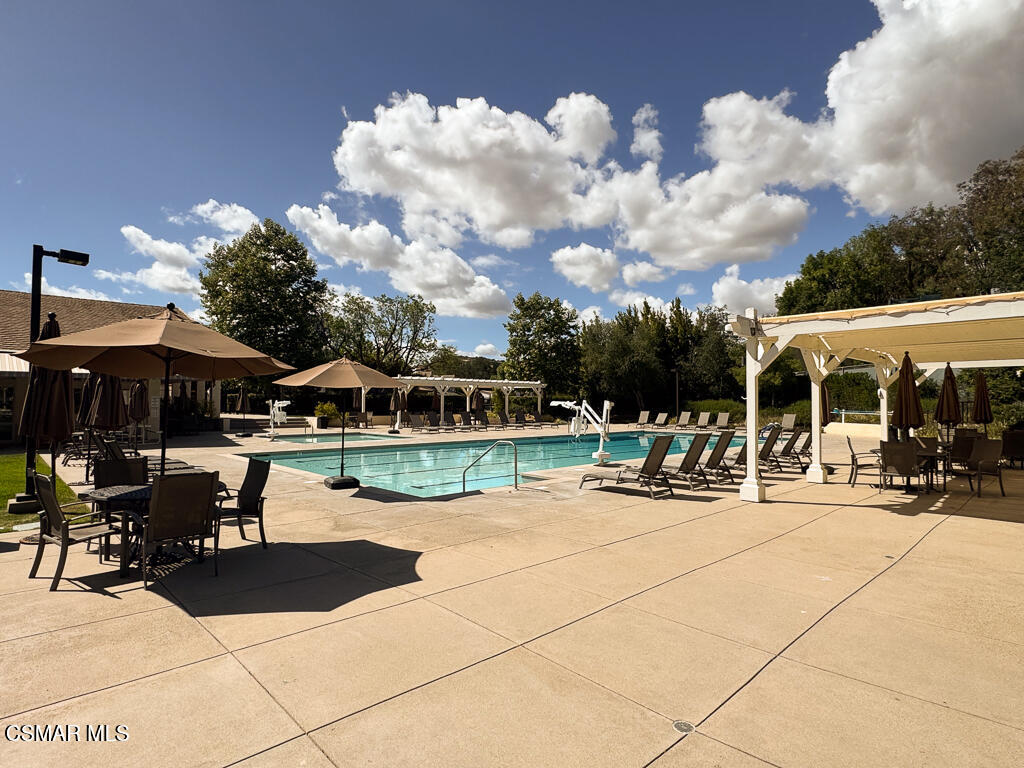 2339 E Meadowland Court