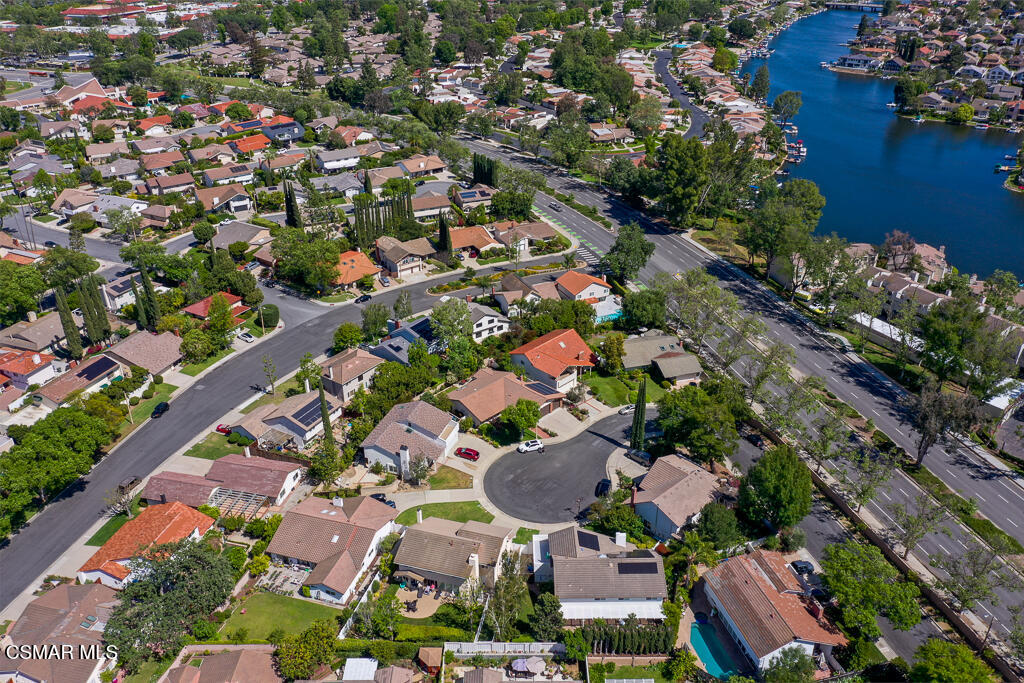 2339 E Meadowland Court