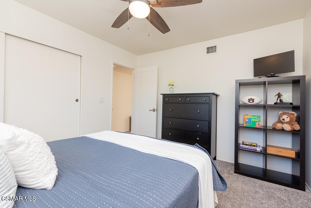 2339 E Meadowland Court