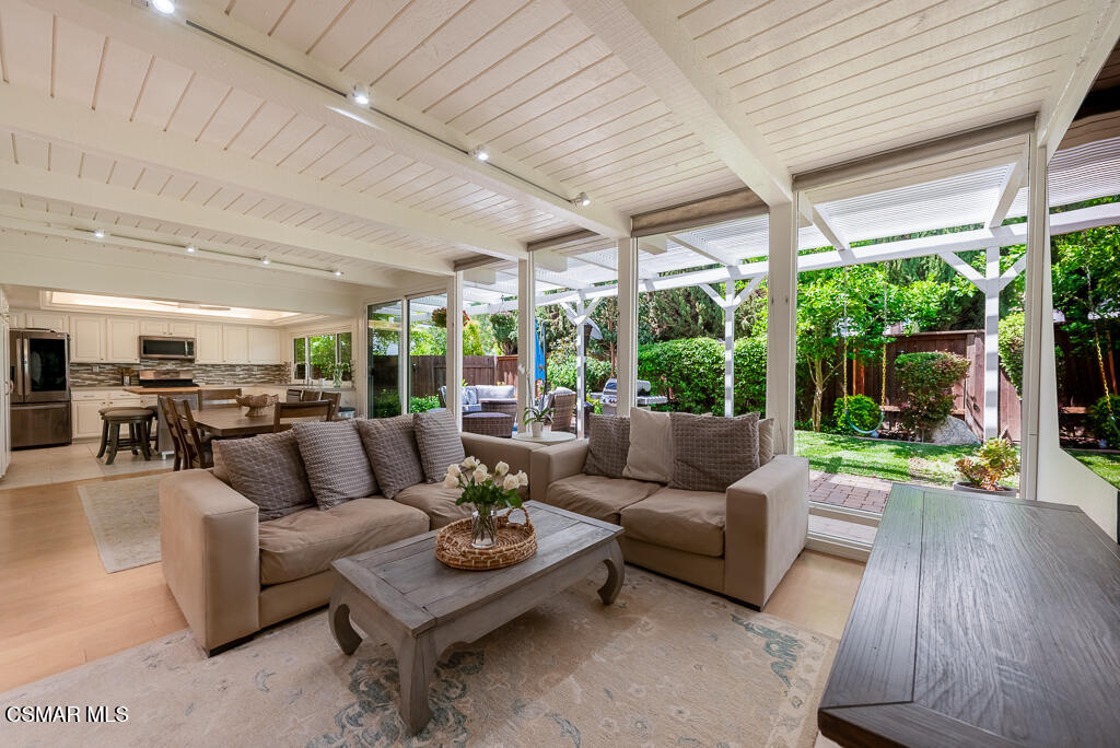 2339 E Meadowland Court