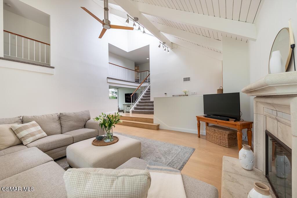 2339 E Meadowland Court