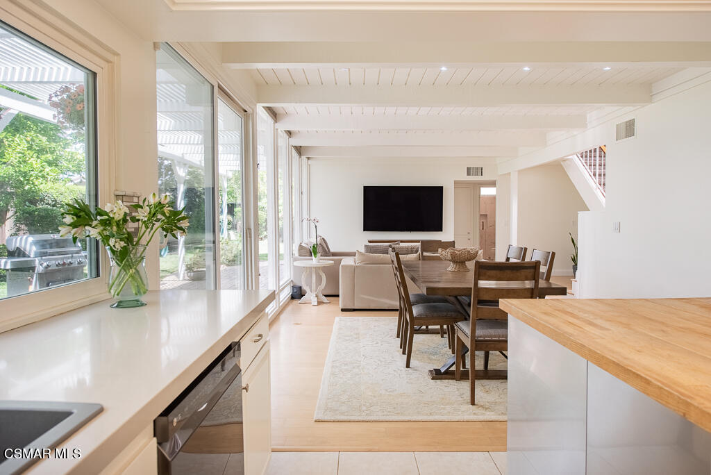 2339 E Meadowland Court